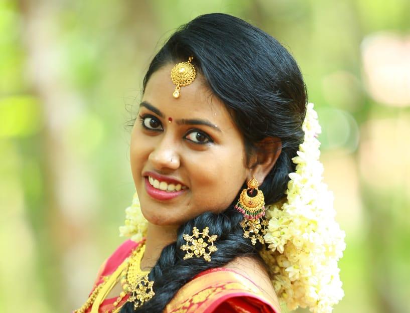 സ്ഫടികം ബ്യൂട്ടി പാർലർ തലയോലപ്പറമ്പ്