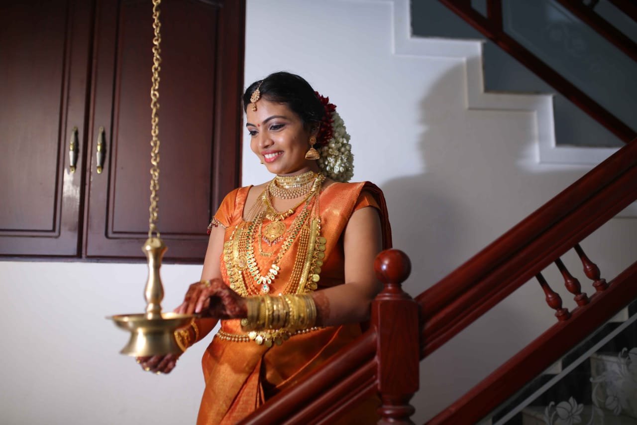 സ്ഫടികം ബ്യൂട്ടി പാർലർ തലയോലപ്പറമ്പ്