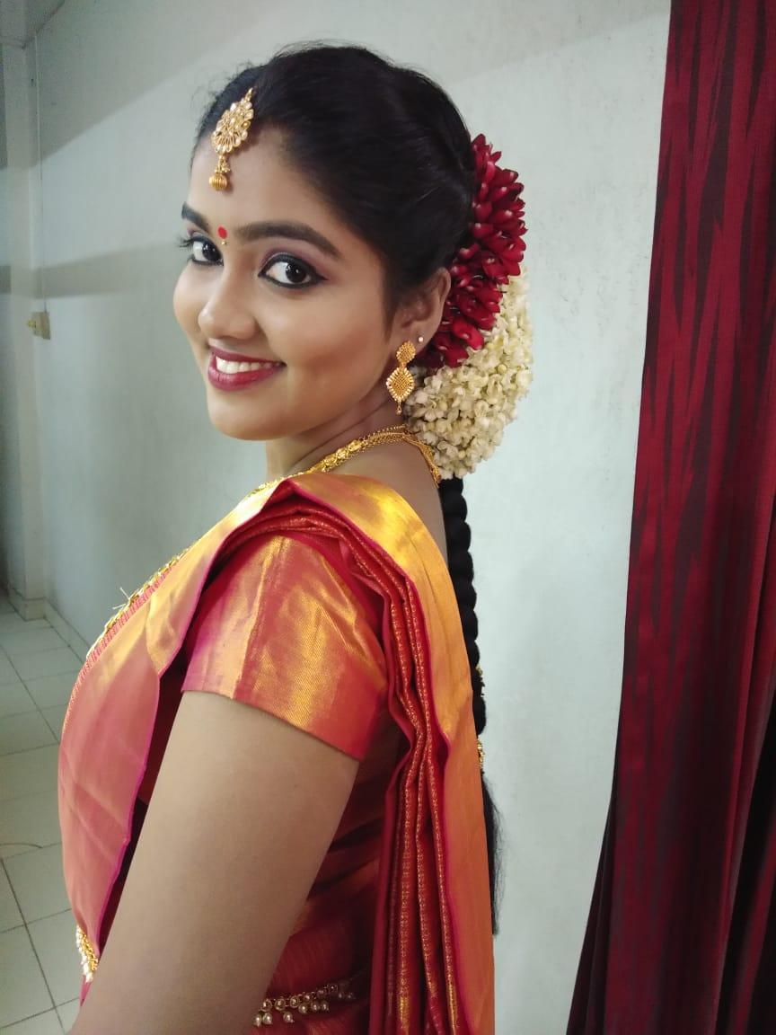 സ്ഫടികം ബ്യൂട്ടി പാർലർ തലയോലപ്പറമ്പ്